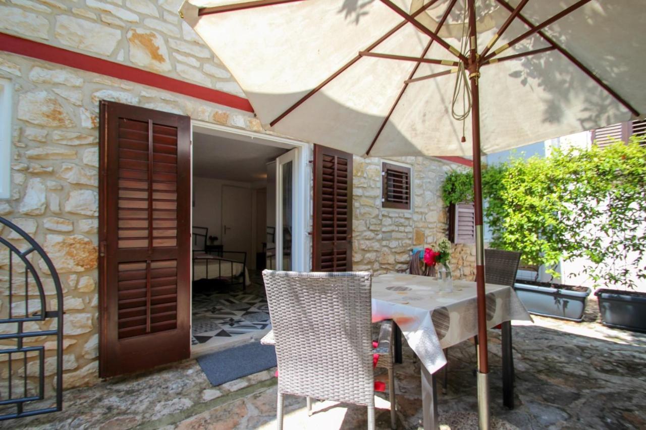 Carla Guest House Novigrad  Bagian luar foto